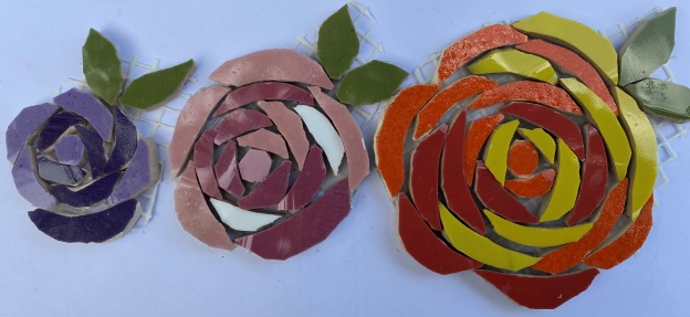 hand-nipped-mix-colour-roses--medium-5-65cm-2-leaves